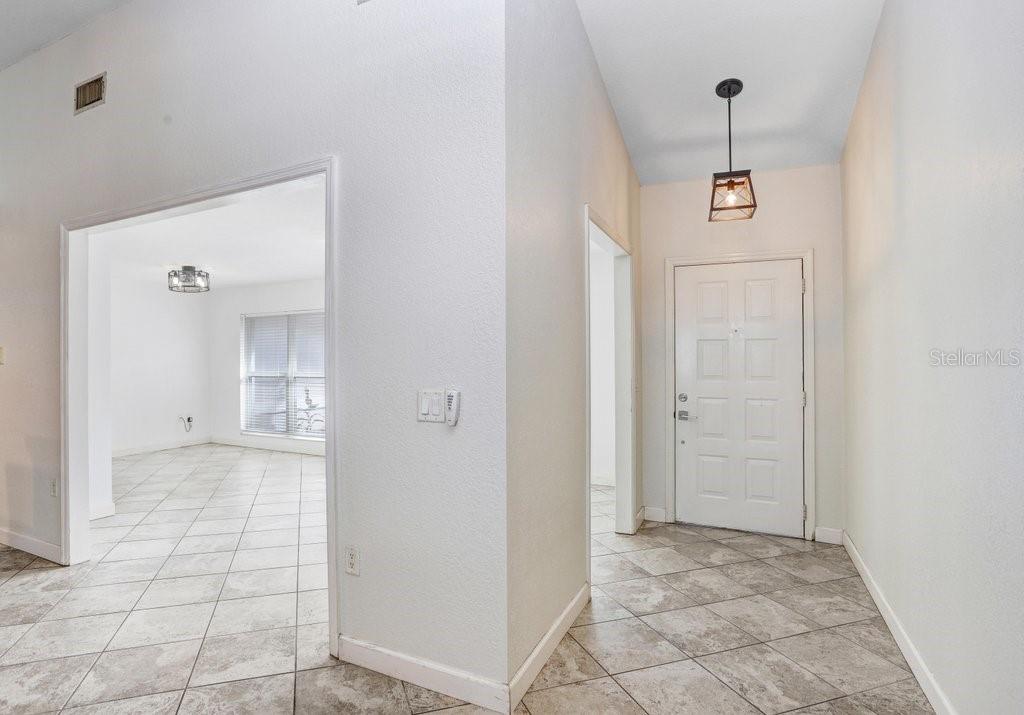 Image 4 of 40 For 8012 Holly Ridge Drive