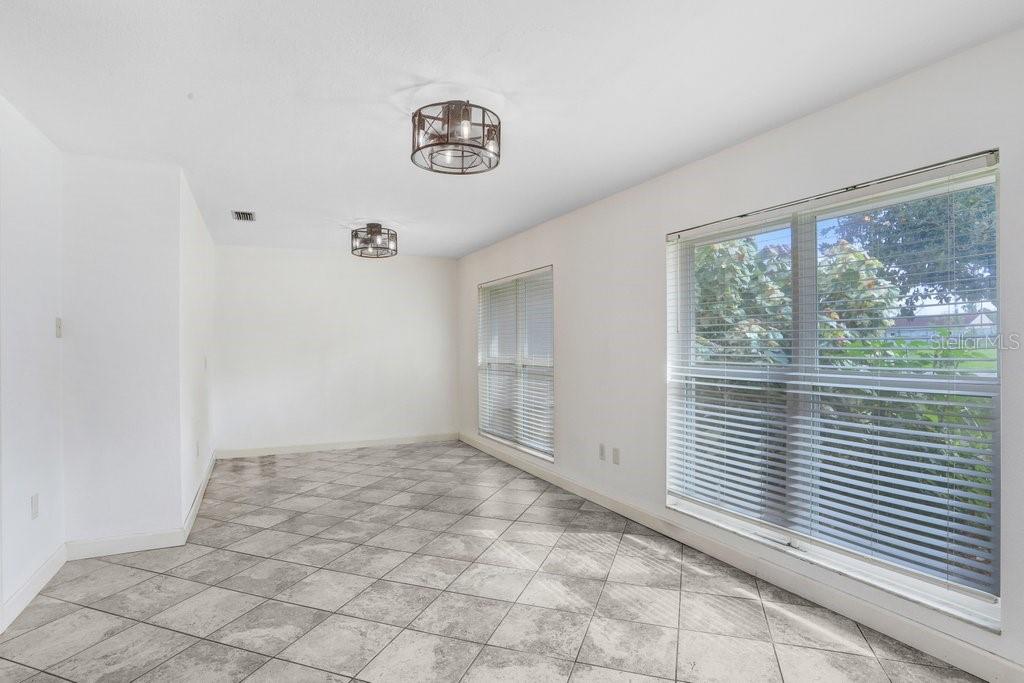 Image 5 of 40 For 8012 Holly Ridge Drive