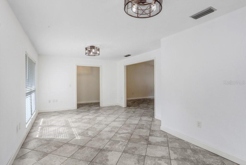 Image 7 of 40 For 8012 Holly Ridge Drive