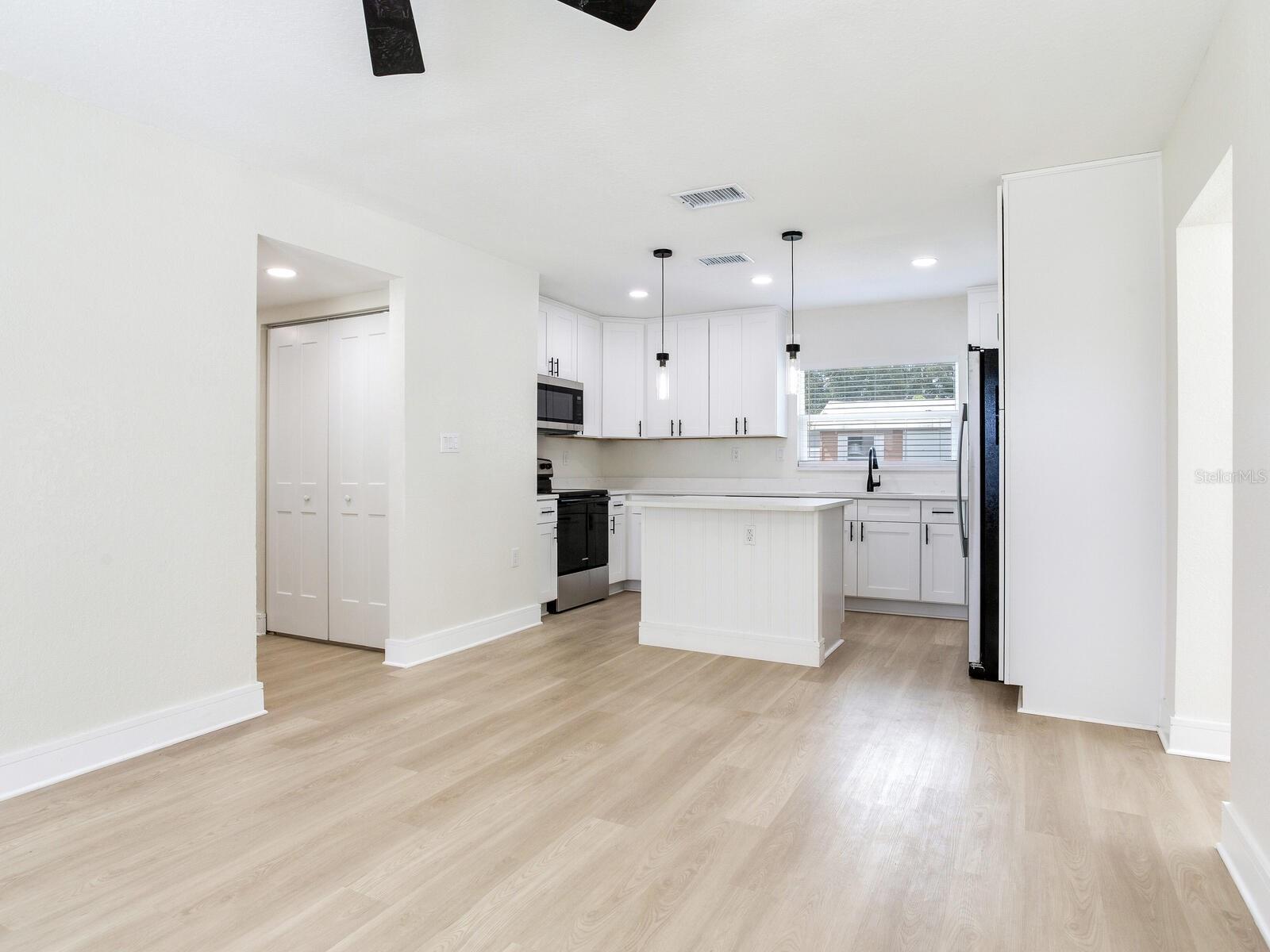 Image 10 of 43 For 2542 Knollwood Street