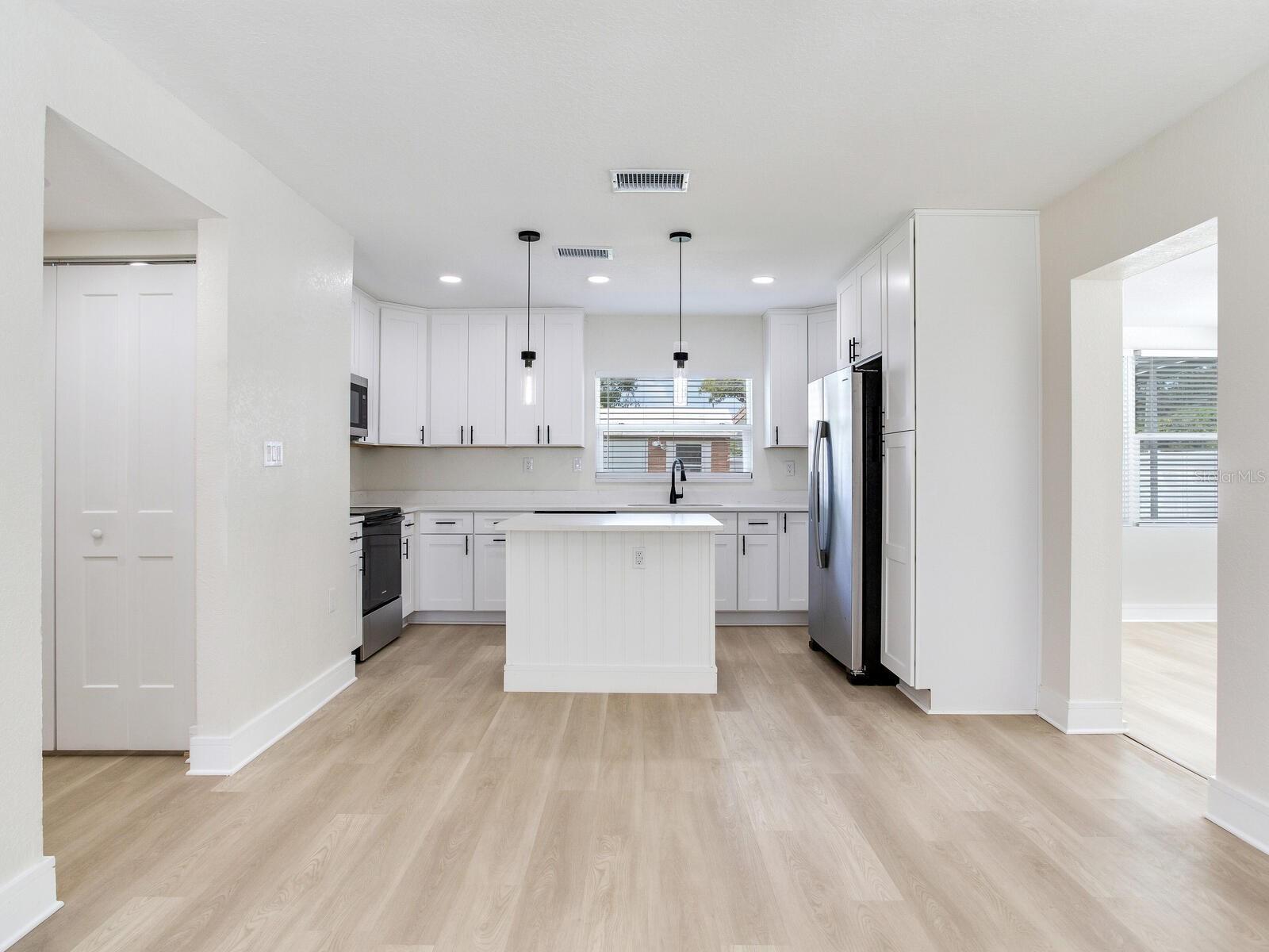 Image 11 of 43 For 2542 Knollwood Street