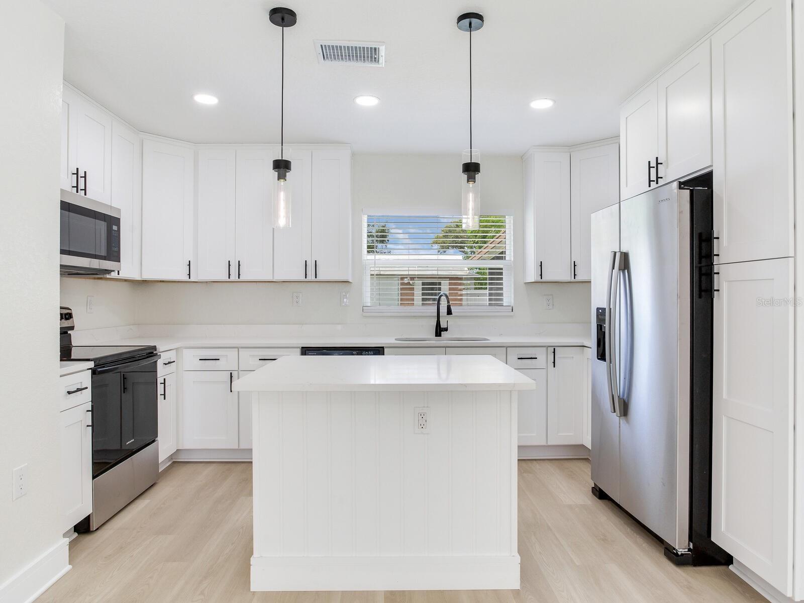 Image 12 of 43 For 2542 Knollwood Street