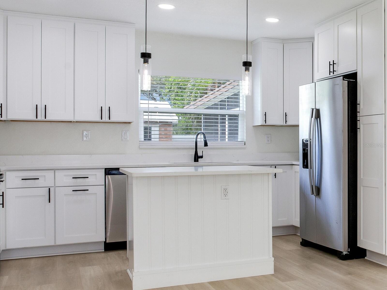 Image 13 of 43 For 2542 Knollwood Street