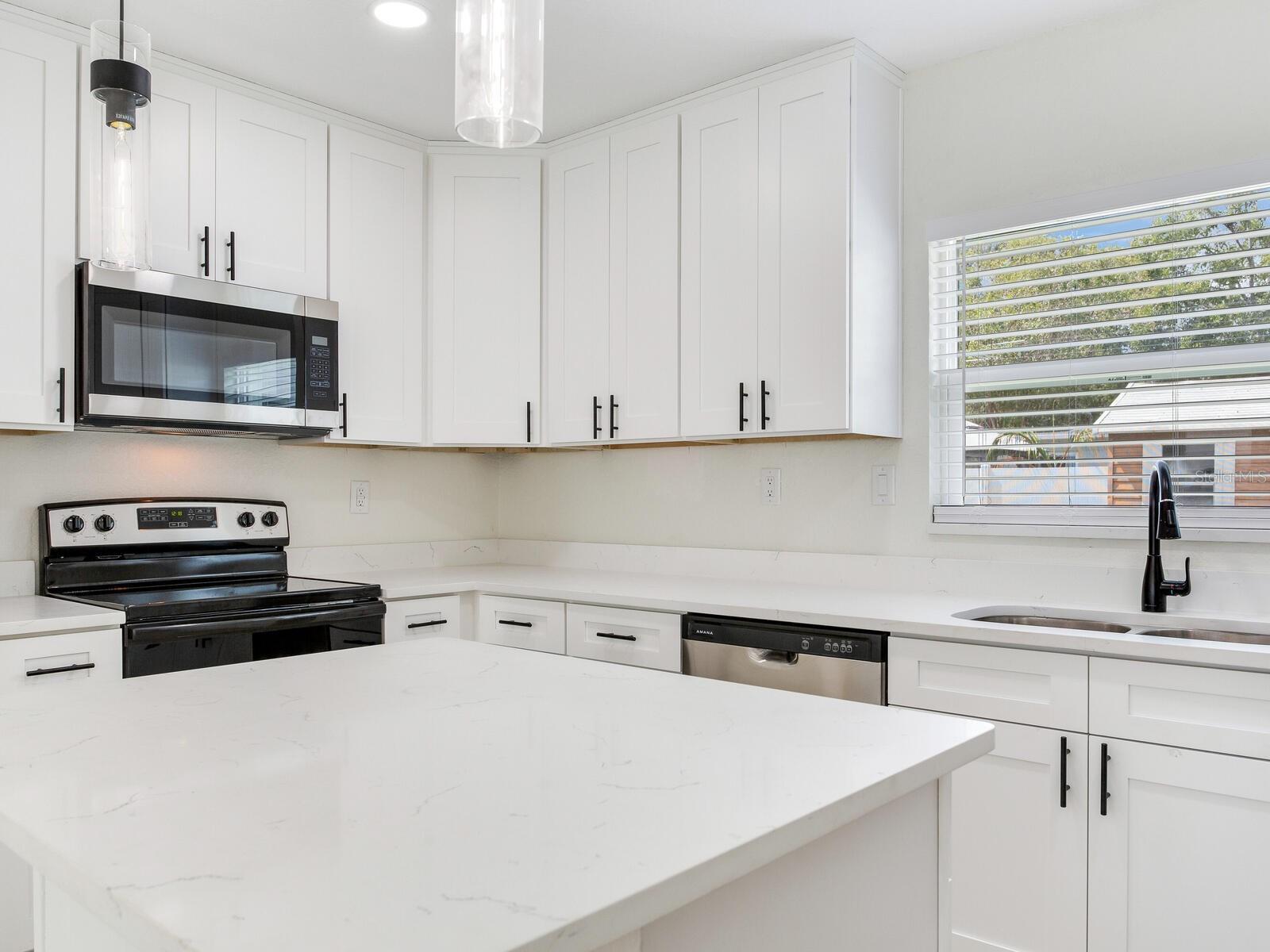 Image 15 of 43 For 2542 Knollwood Street