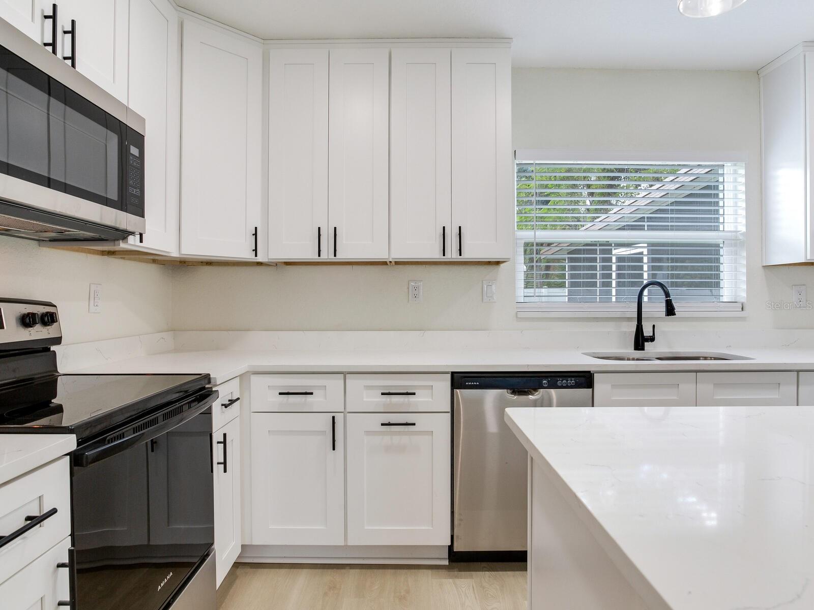 Image 17 of 43 For 2542 Knollwood Street