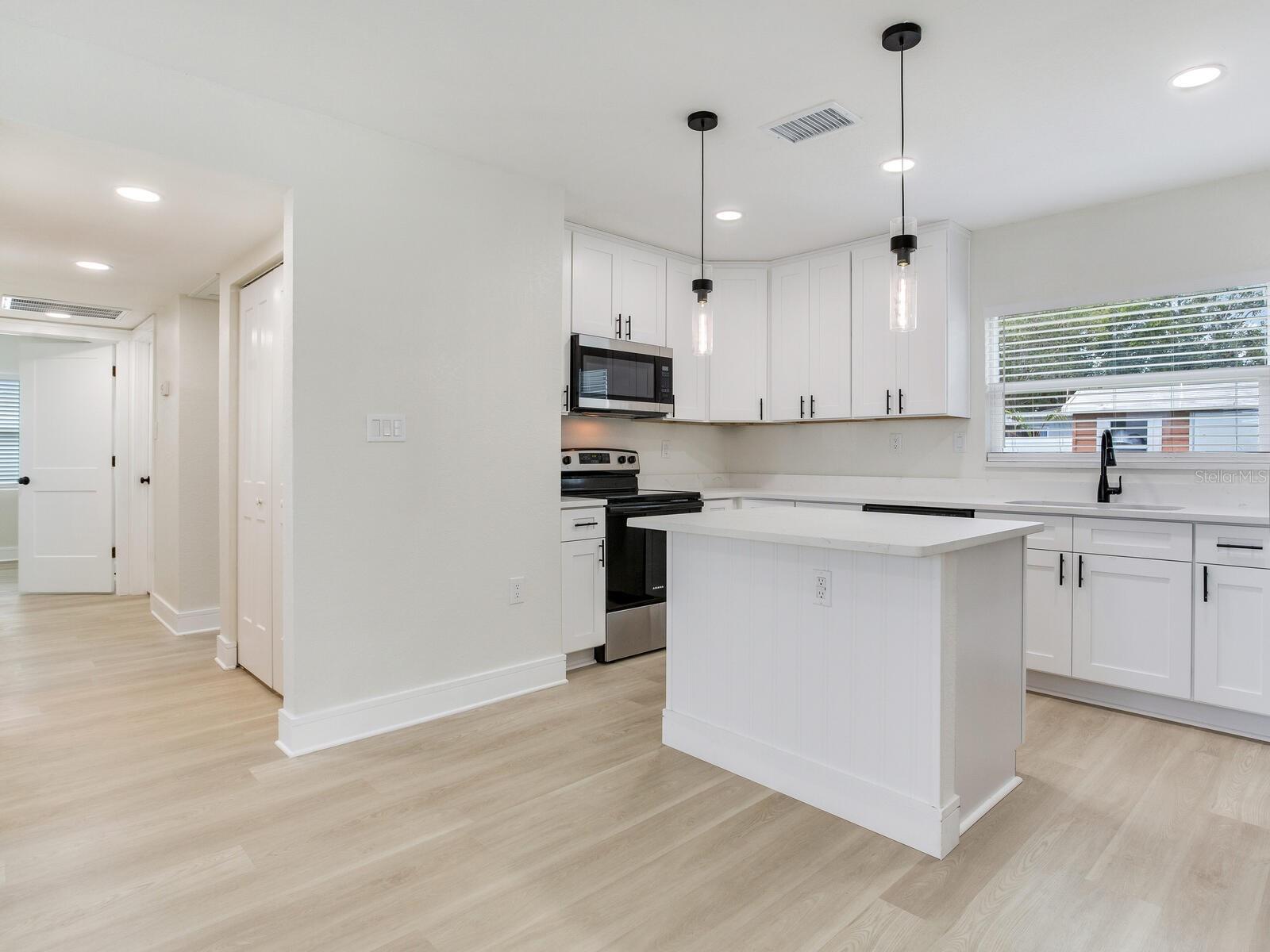 Image 25 of 43 For 2542 Knollwood Street