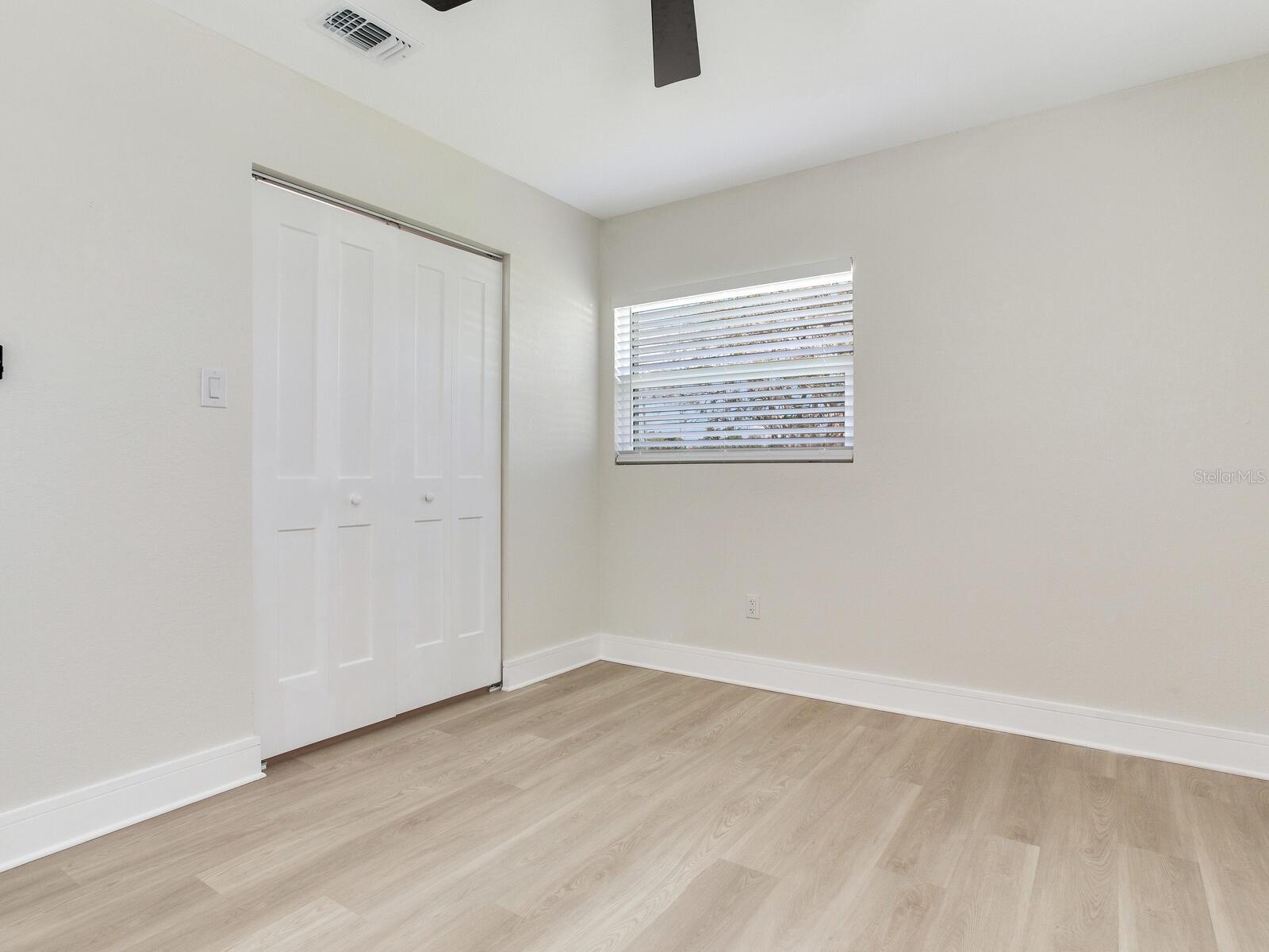 Image 31 of 43 For 2542 Knollwood Street