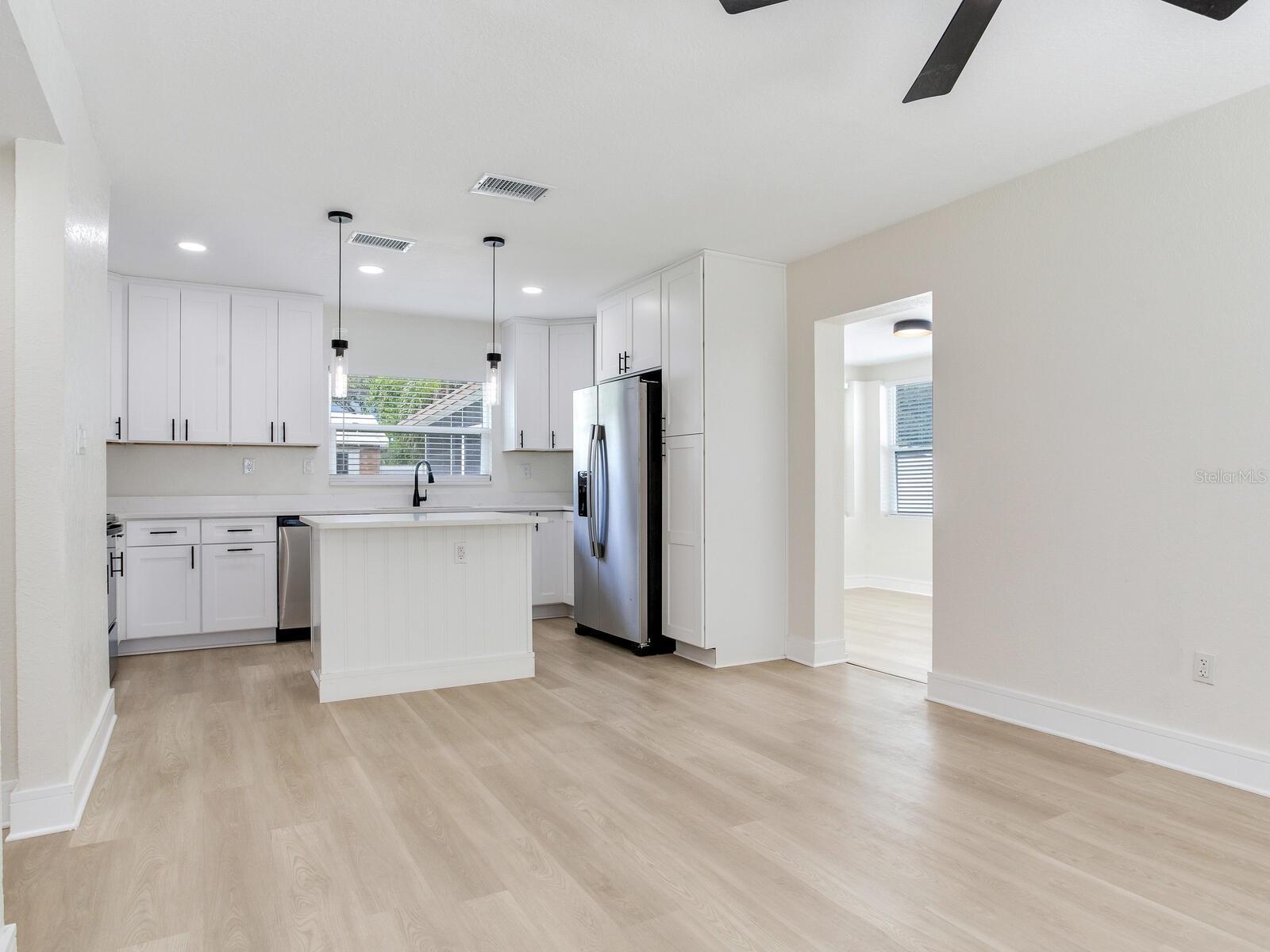 Image 6 of 43 For 2542 Knollwood Street