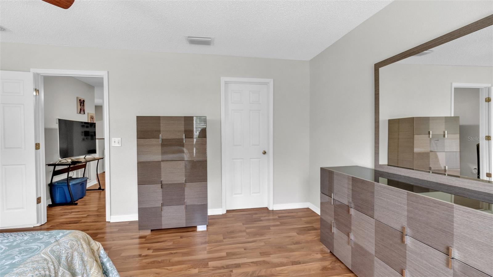 Image 32 of 40 For 4349 Silver Falls Drive