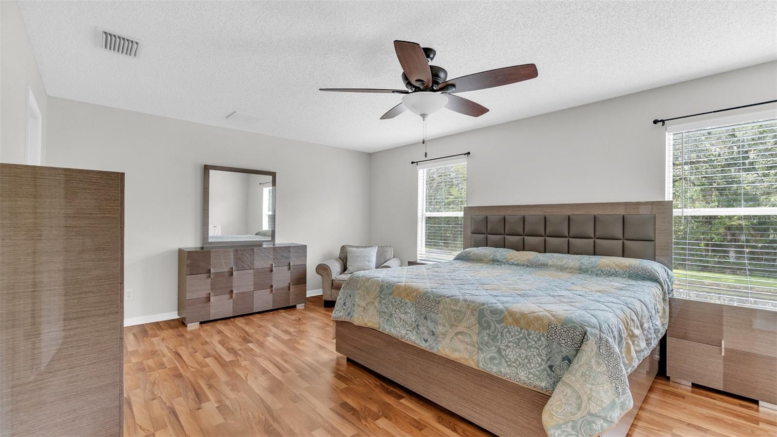 Image 36 of 40 For 4349 Silver Falls Drive