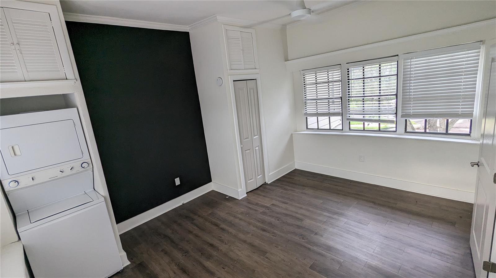 Listing photo id 4 for 1020 Rome Avenue Half