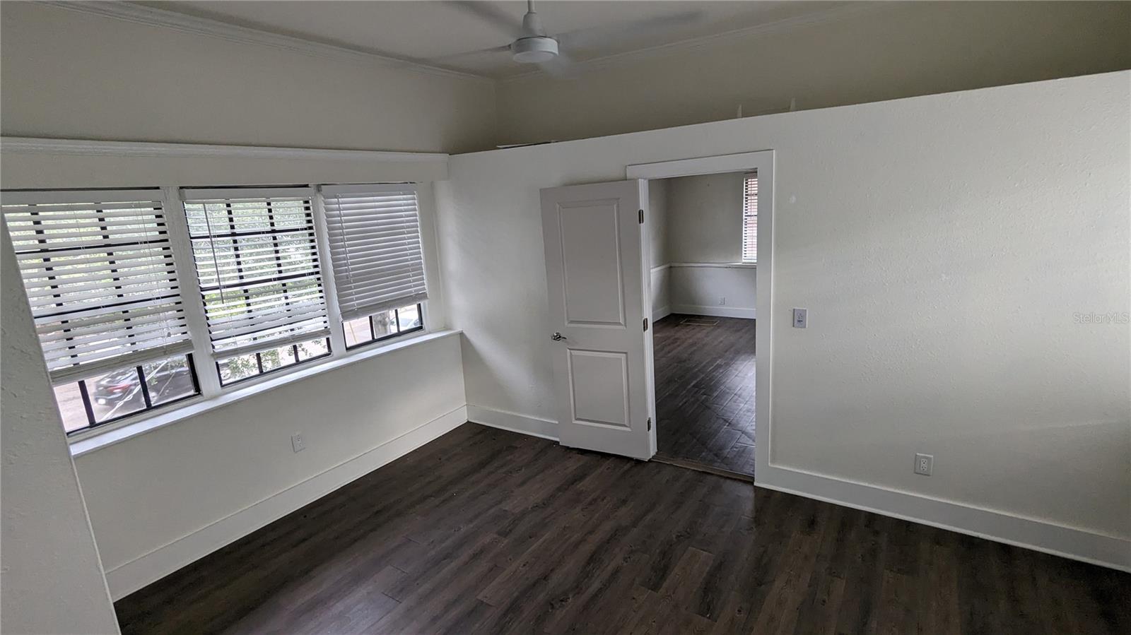 Listing photo id 5 for 1020 Rome Avenue Half