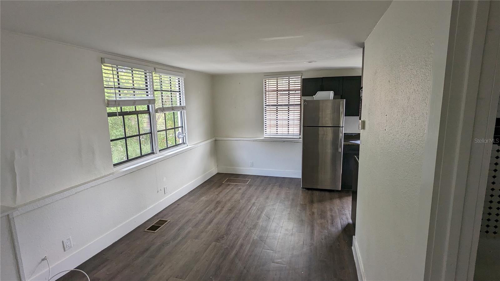 Listing photo id 6 for 1020 Rome Avenue Half