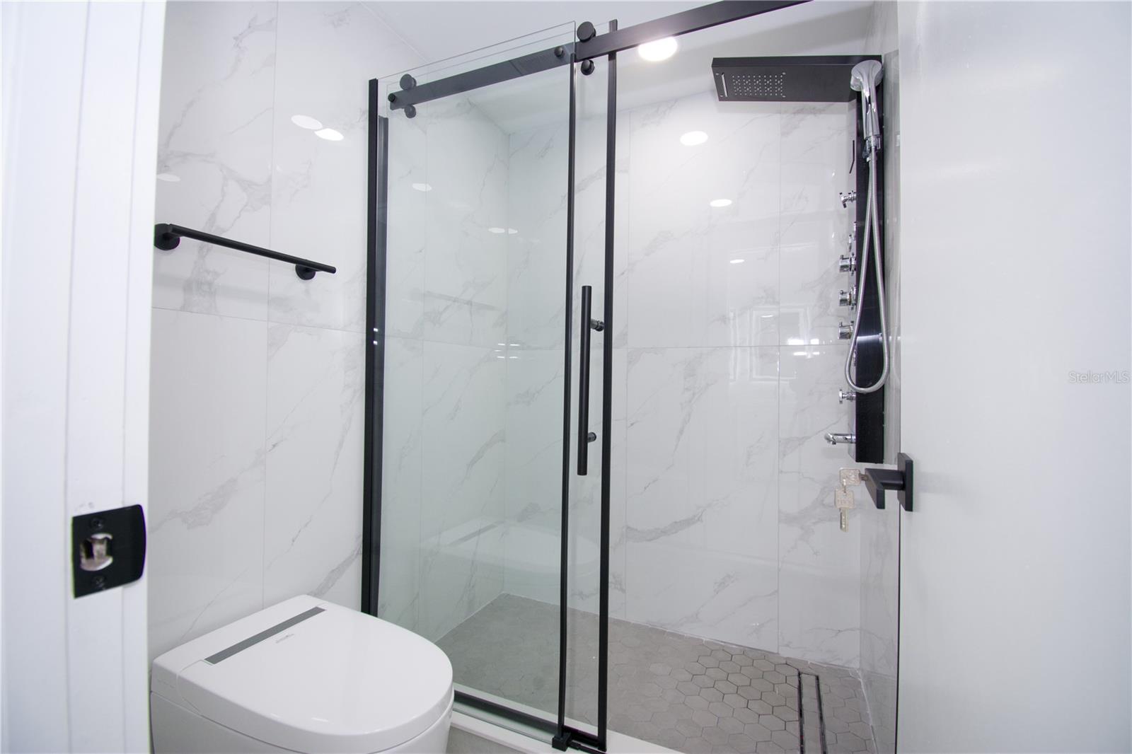 Image 10 of 30 For 9409 Lonsdale Court