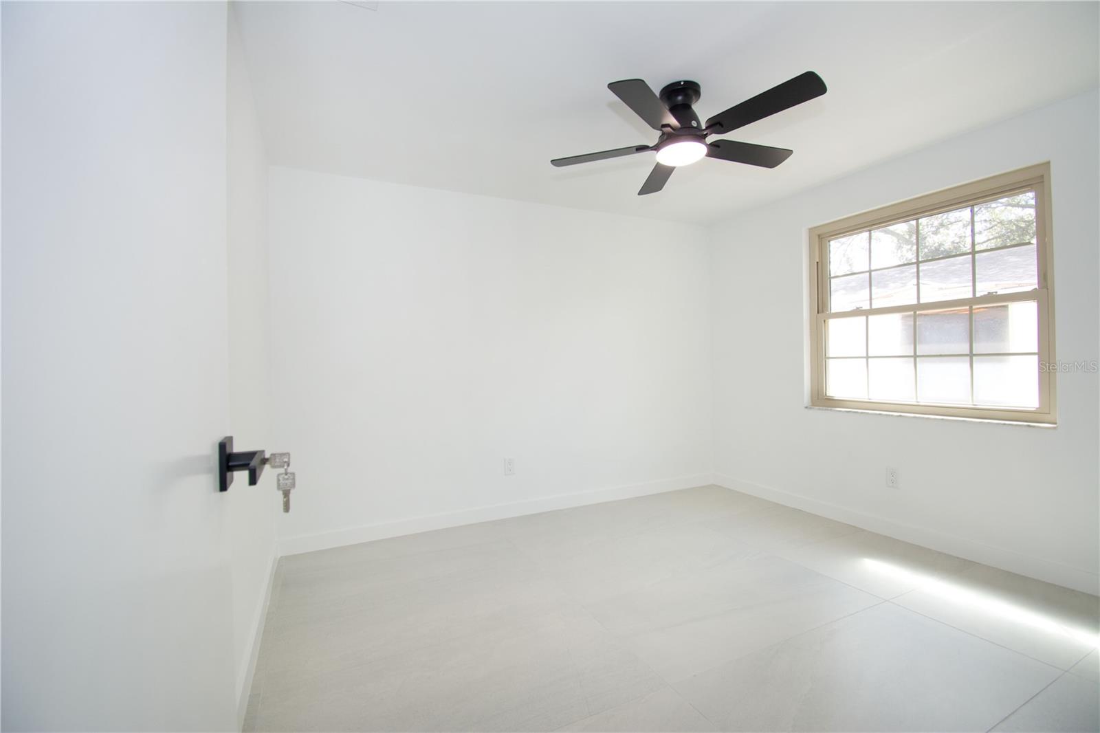 Image 17 of 30 For 9409 Lonsdale Court