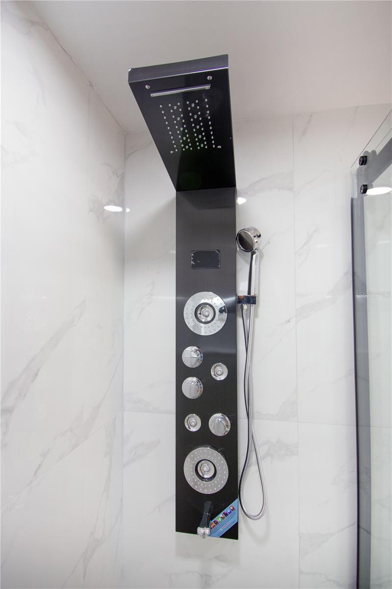 Image 18 of 30 For 9409 Lonsdale Court