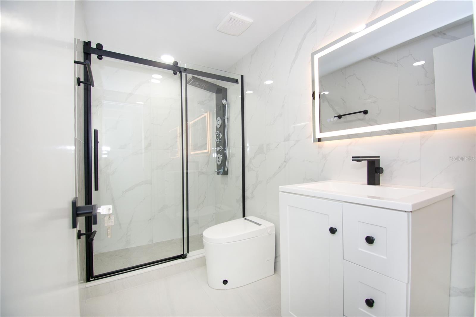 Image 19 of 30 For 9409 Lonsdale Court