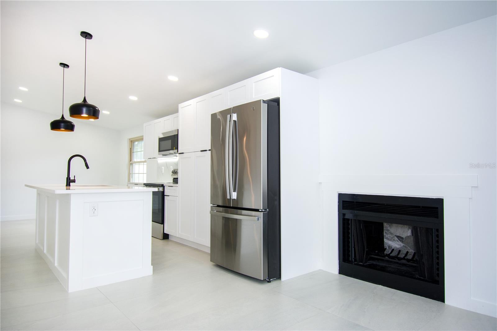 Image 2 of 30 For 9409 Lonsdale Court