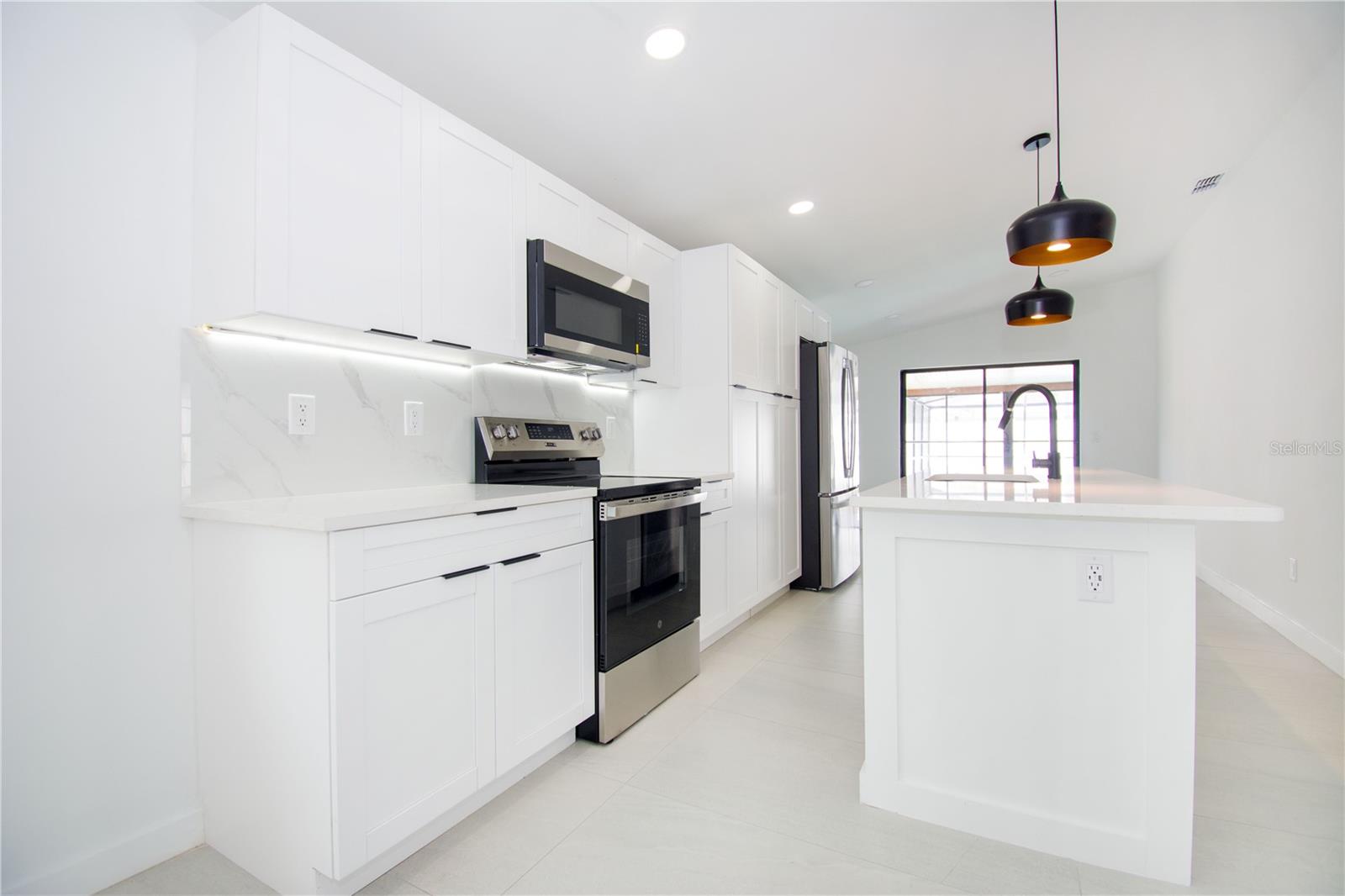 Image 21 of 30 For 9409 Lonsdale Court