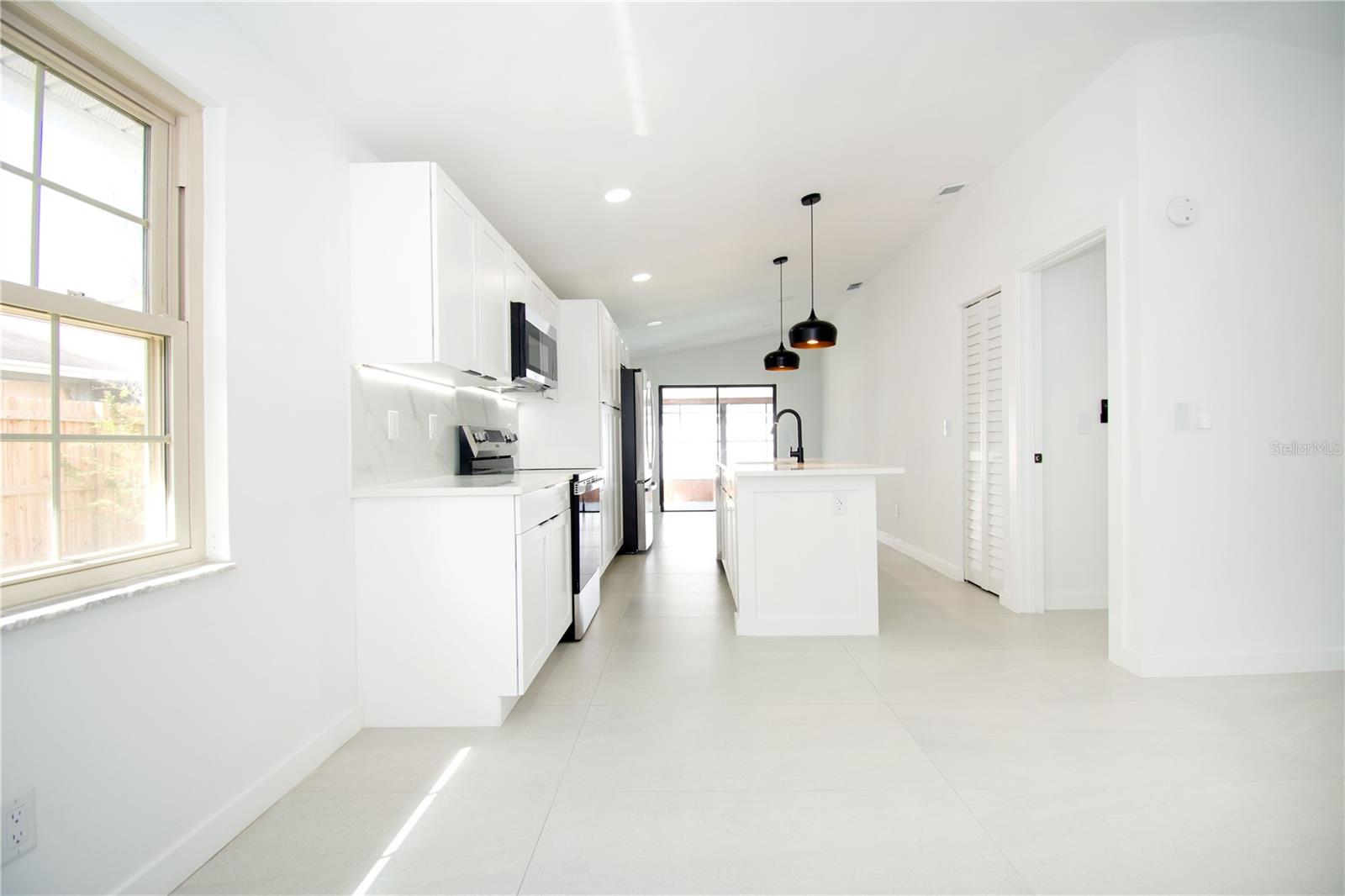 Image 22 of 30 For 9409 Lonsdale Court