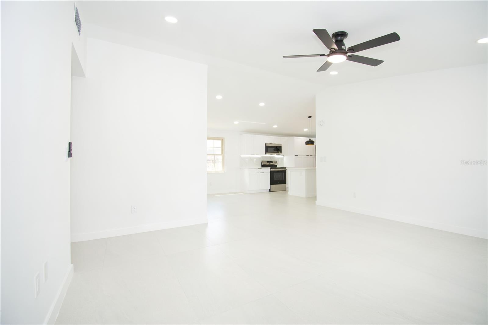 Image 23 of 30 For 9409 Lonsdale Court