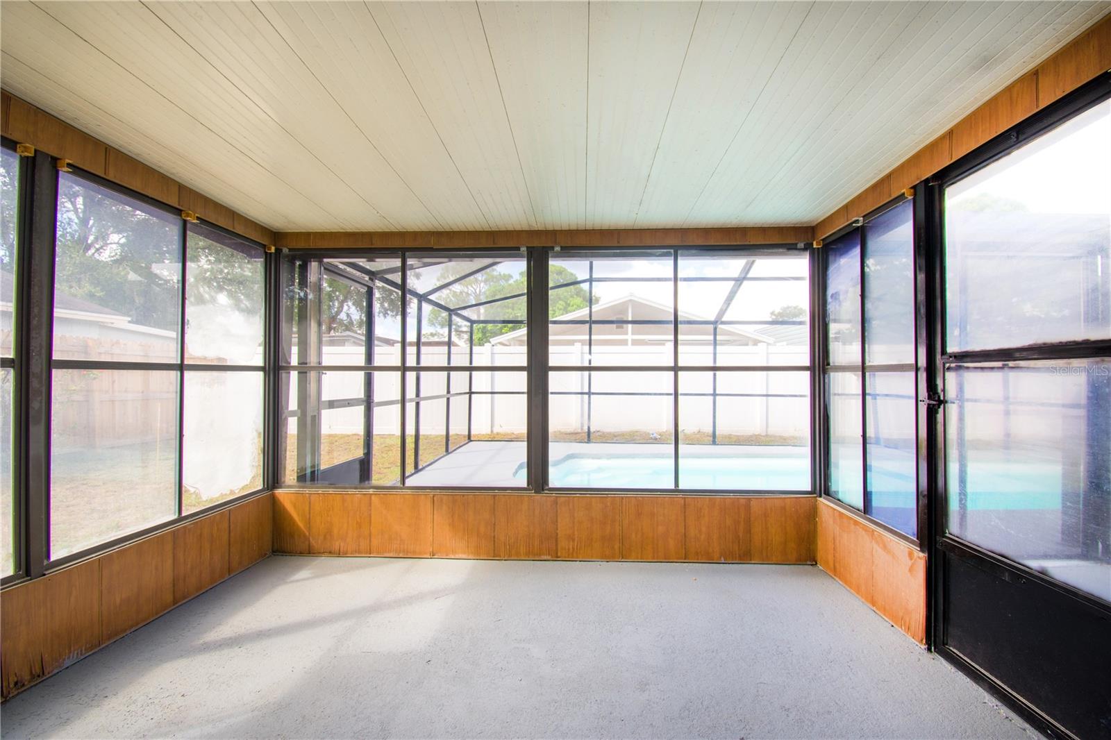 Image 25 of 30 For 9409 Lonsdale Court