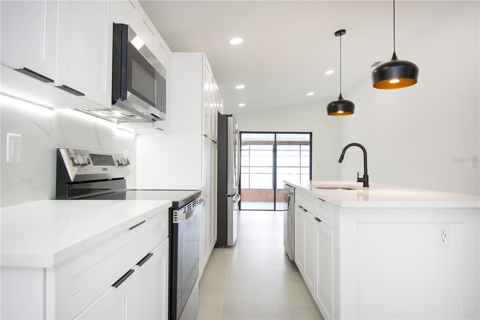 Image 3 of 30 For 9409 Lonsdale Court