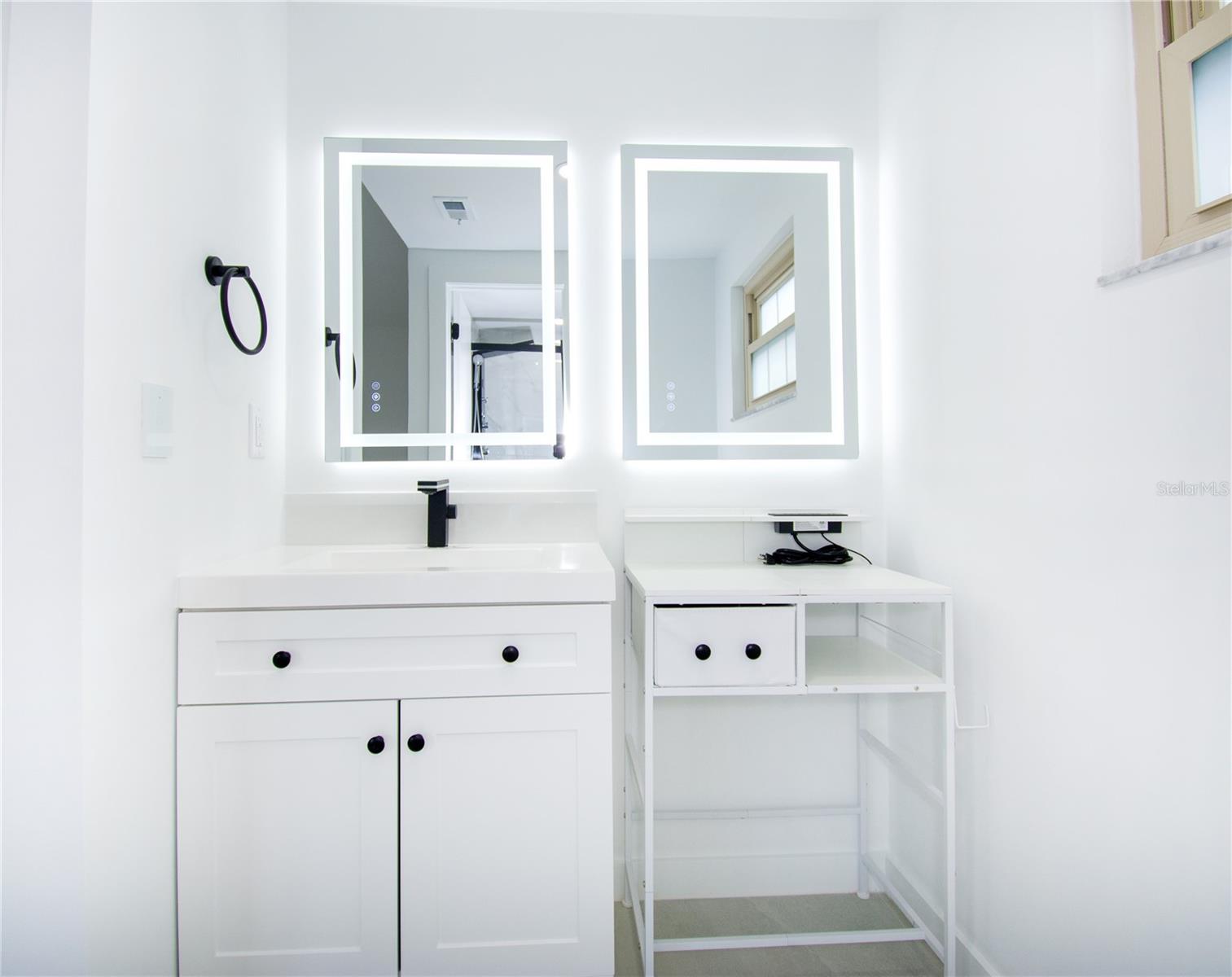 Image 9 of 30 For 9409 Lonsdale Court