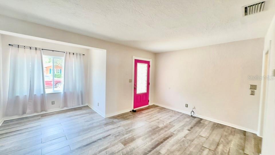 Image 8 of 18 For 332 Buena Vista Drive S