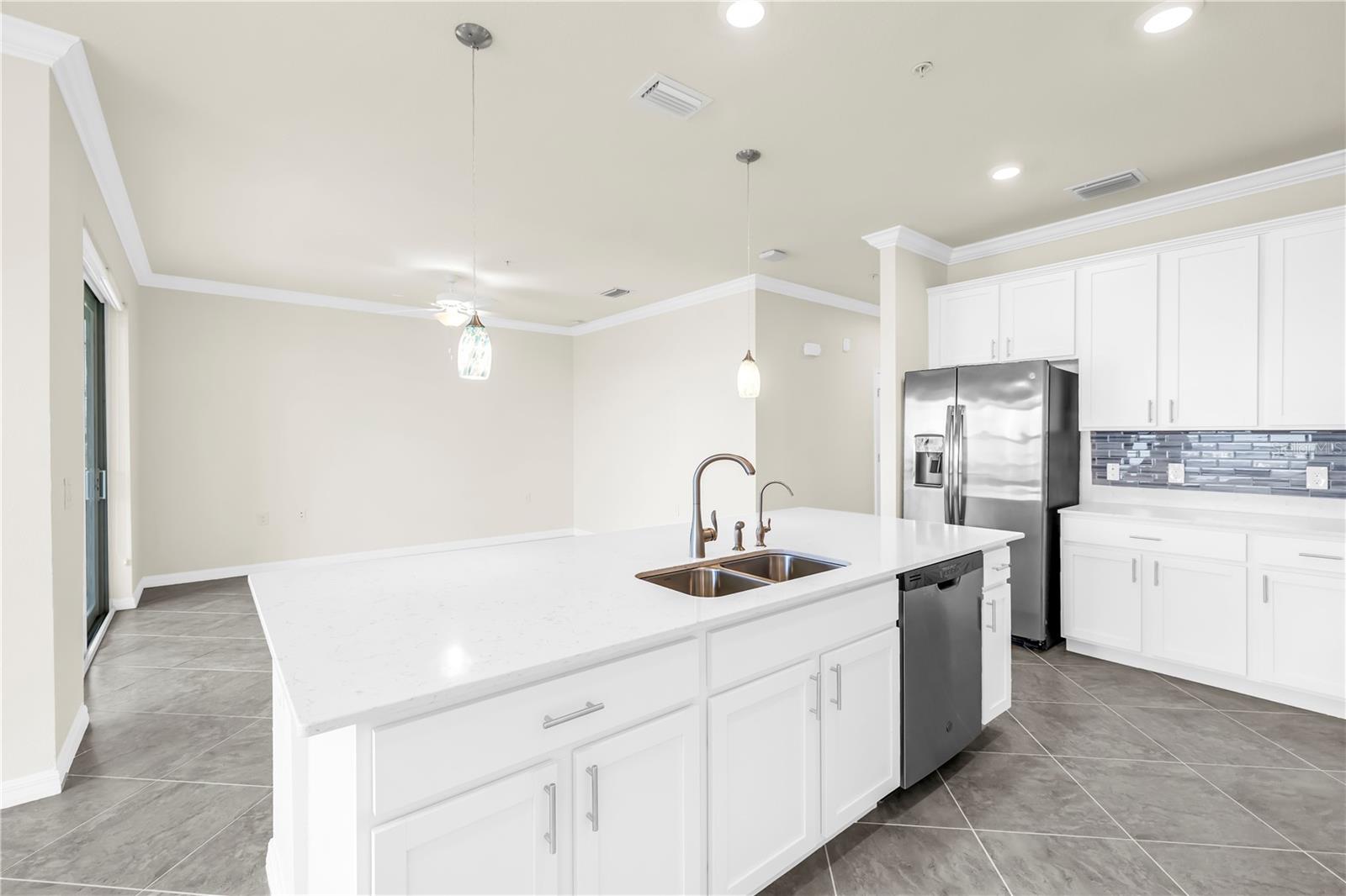 Image 16 of 59 For 1030 Tidewater Shores Loop 406