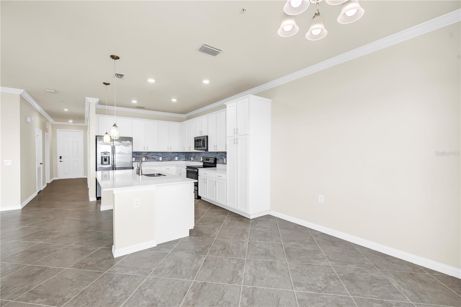 Image 19 of 59 For 1030 Tidewater Shores Loop 406