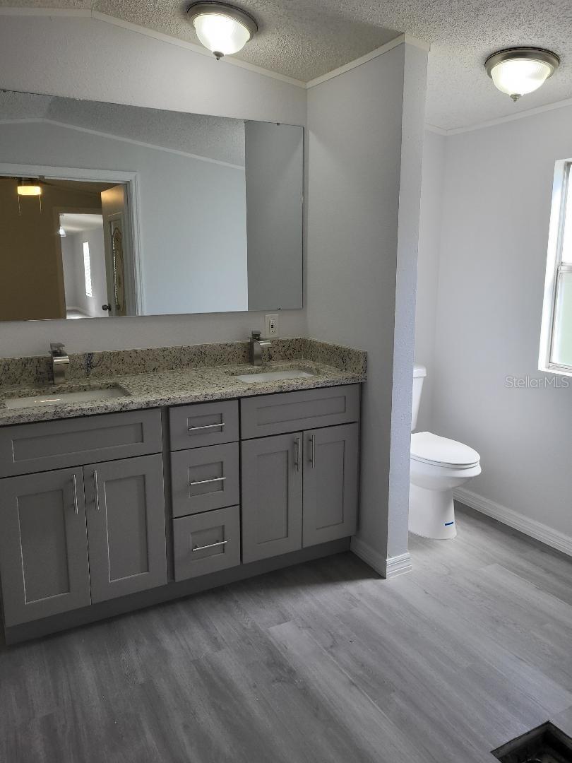 Image 13 of 21 For 848 Center Avenue