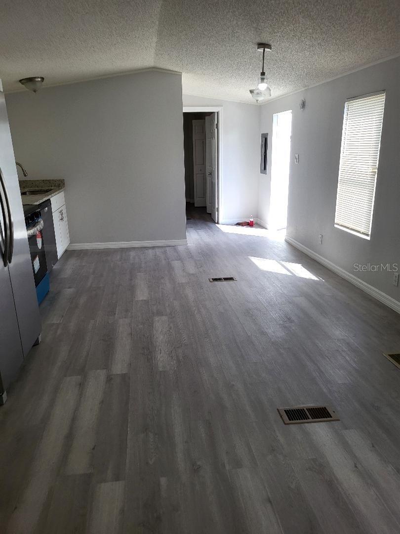 Image 6 of 21 For 848 Center Avenue
