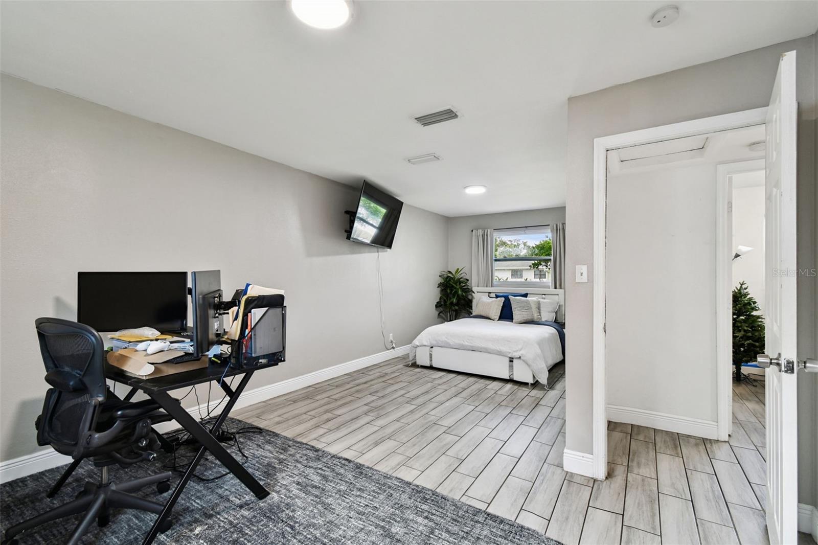 Image 14 of 21 For 4722 Bay Avenue