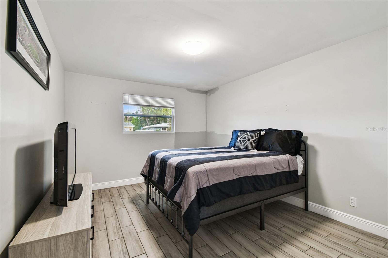 Image 17 of 21 For 4722 Bay Avenue