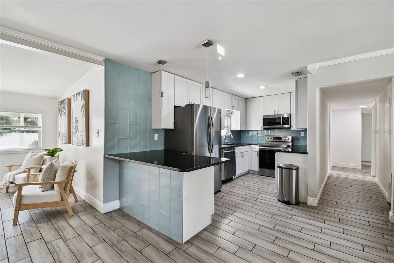 Image 7 of 21 For 4722 Bay Avenue