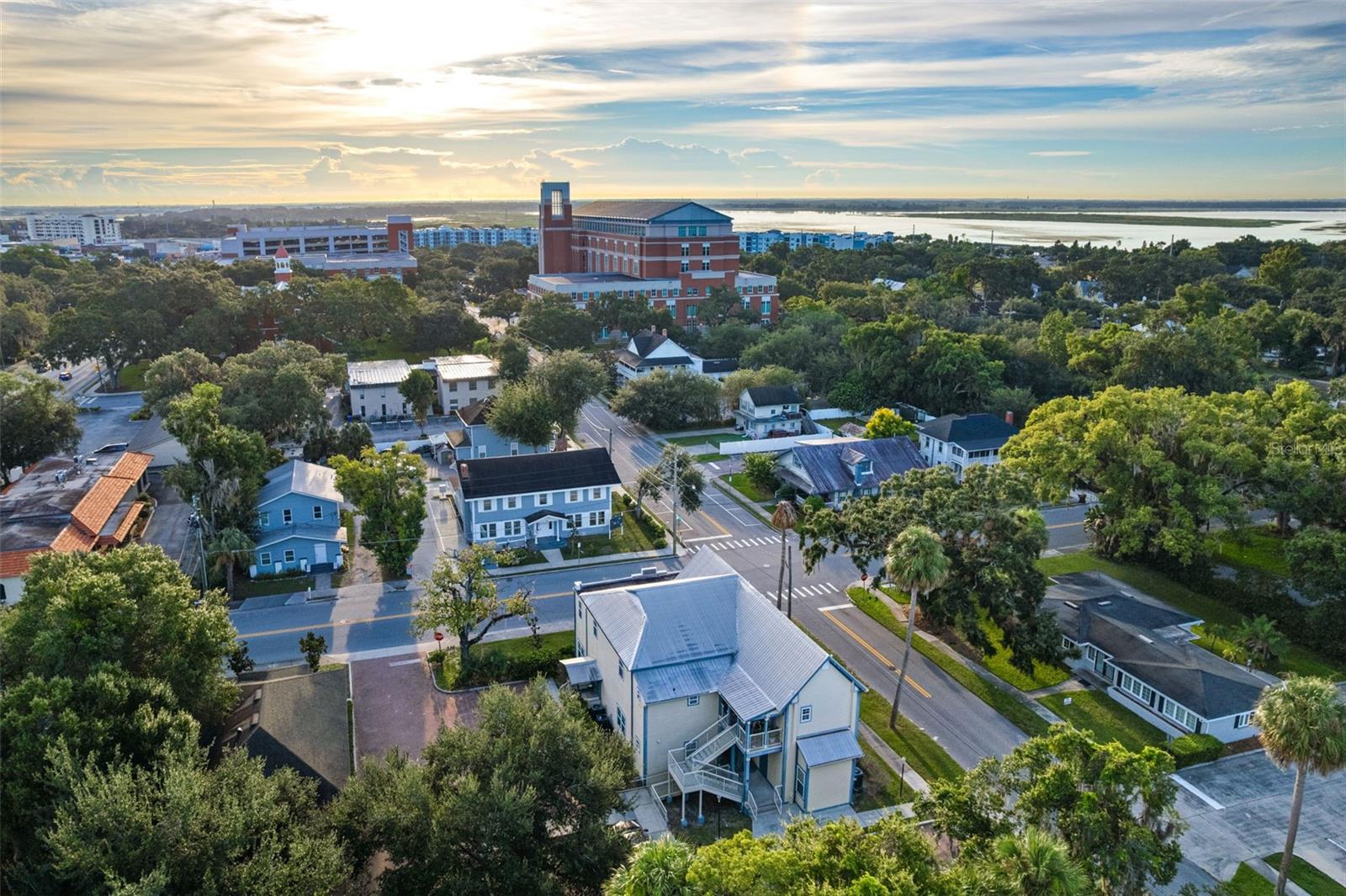 Image 16 of 21 For 22 Clyde Avenue