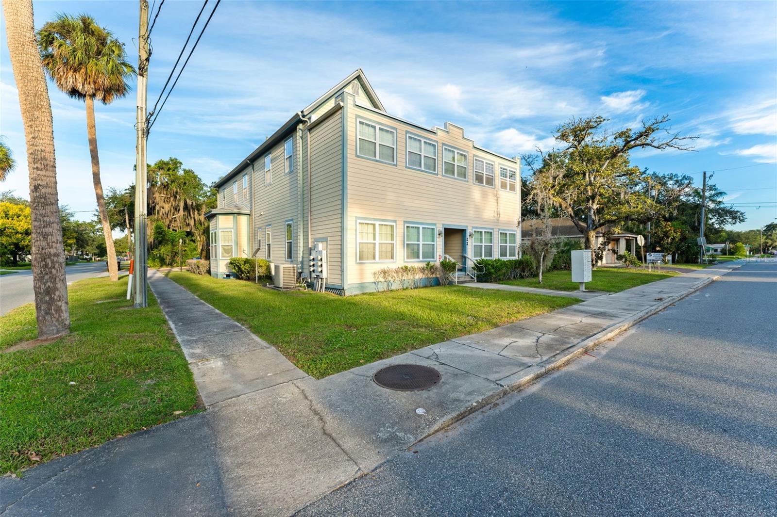 Image 4 of 21 For 22 Clyde Avenue