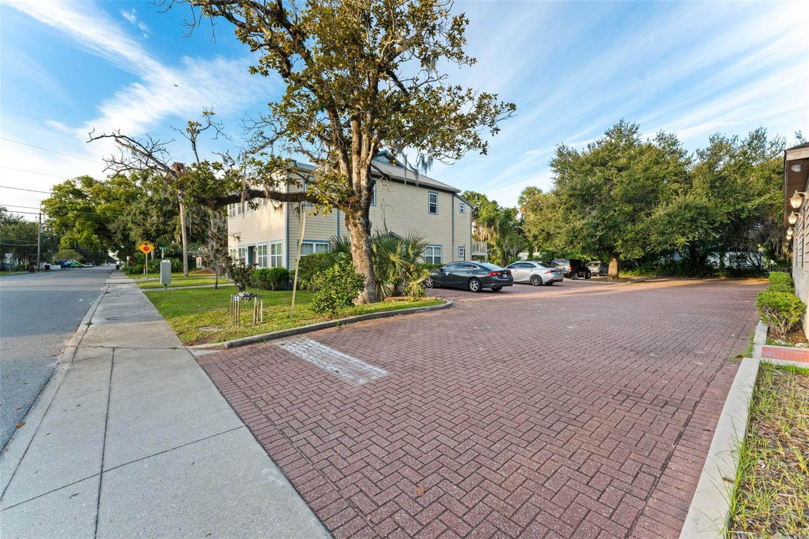 Image 7 of 21 For 22 Clyde Avenue