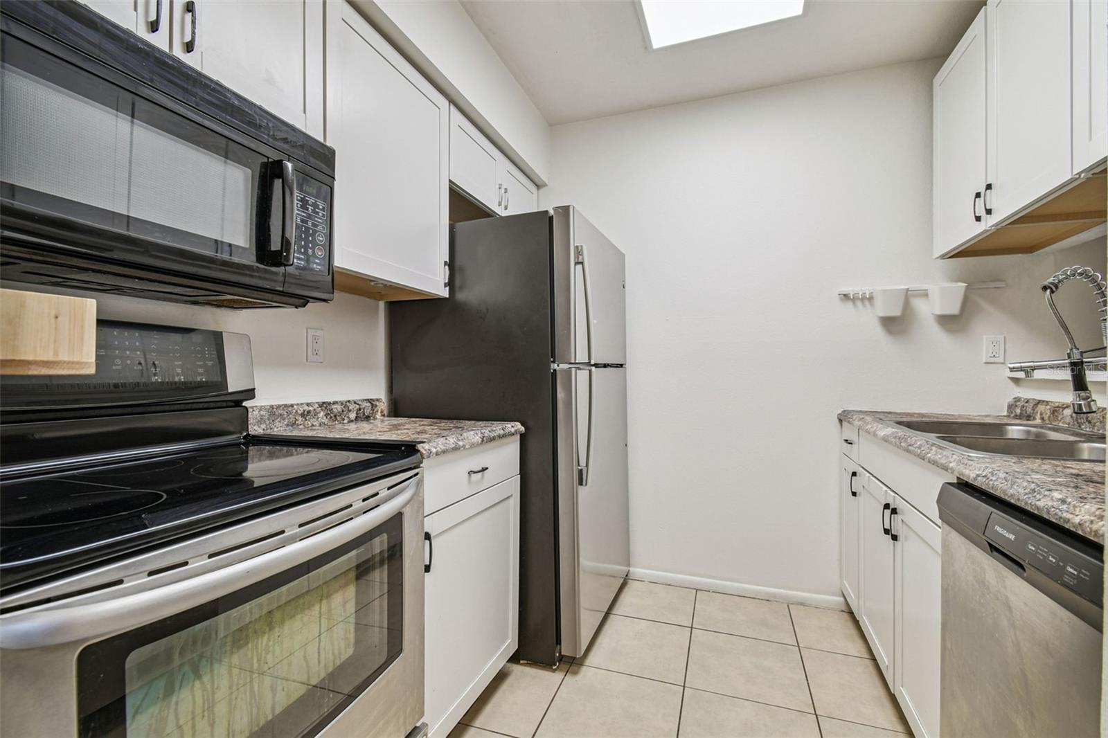 Image 10 of 60 For 4013 Dream Oak Place 202