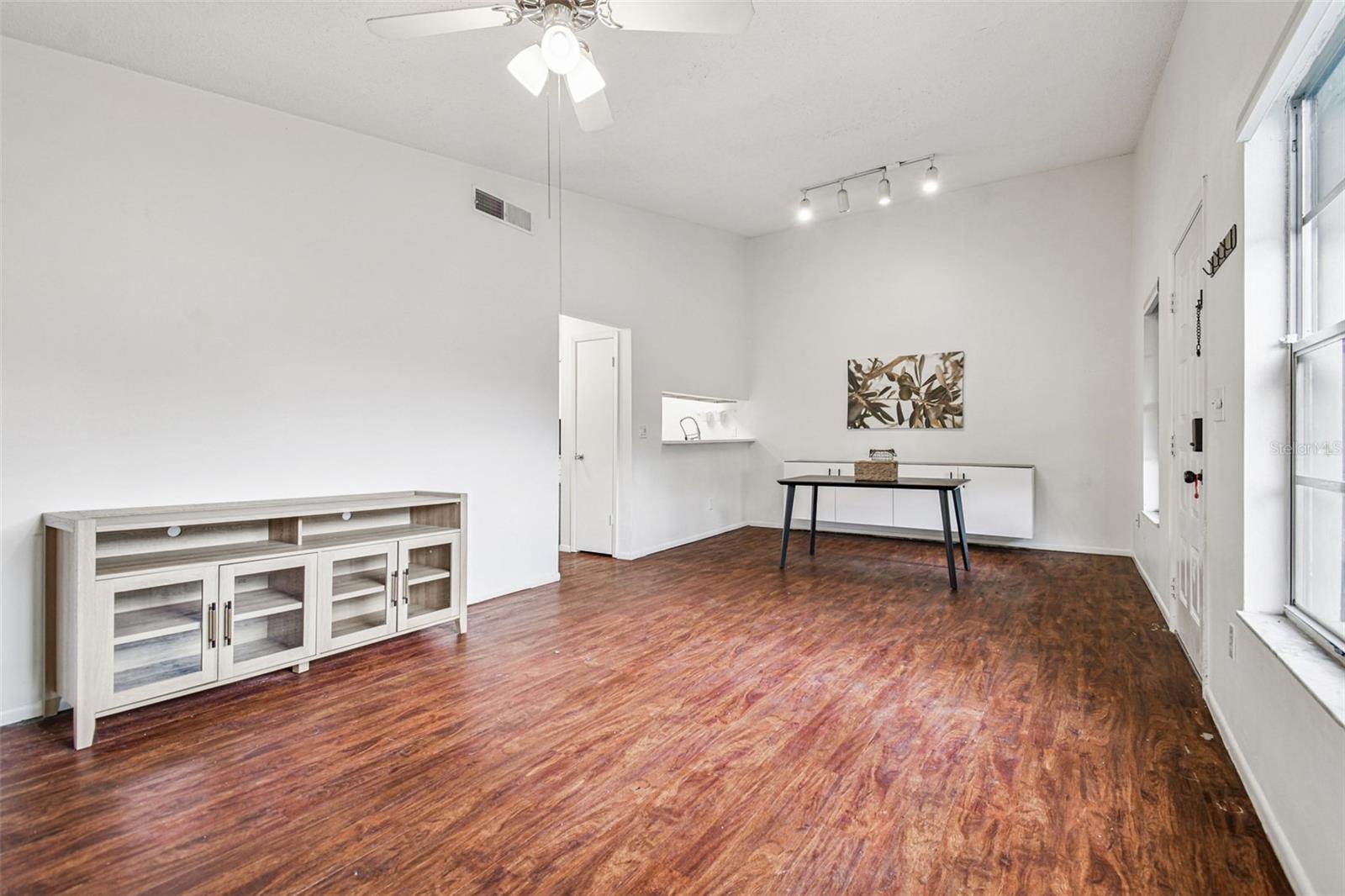 Image 4 of 60 For 4013 Dream Oak Place 202