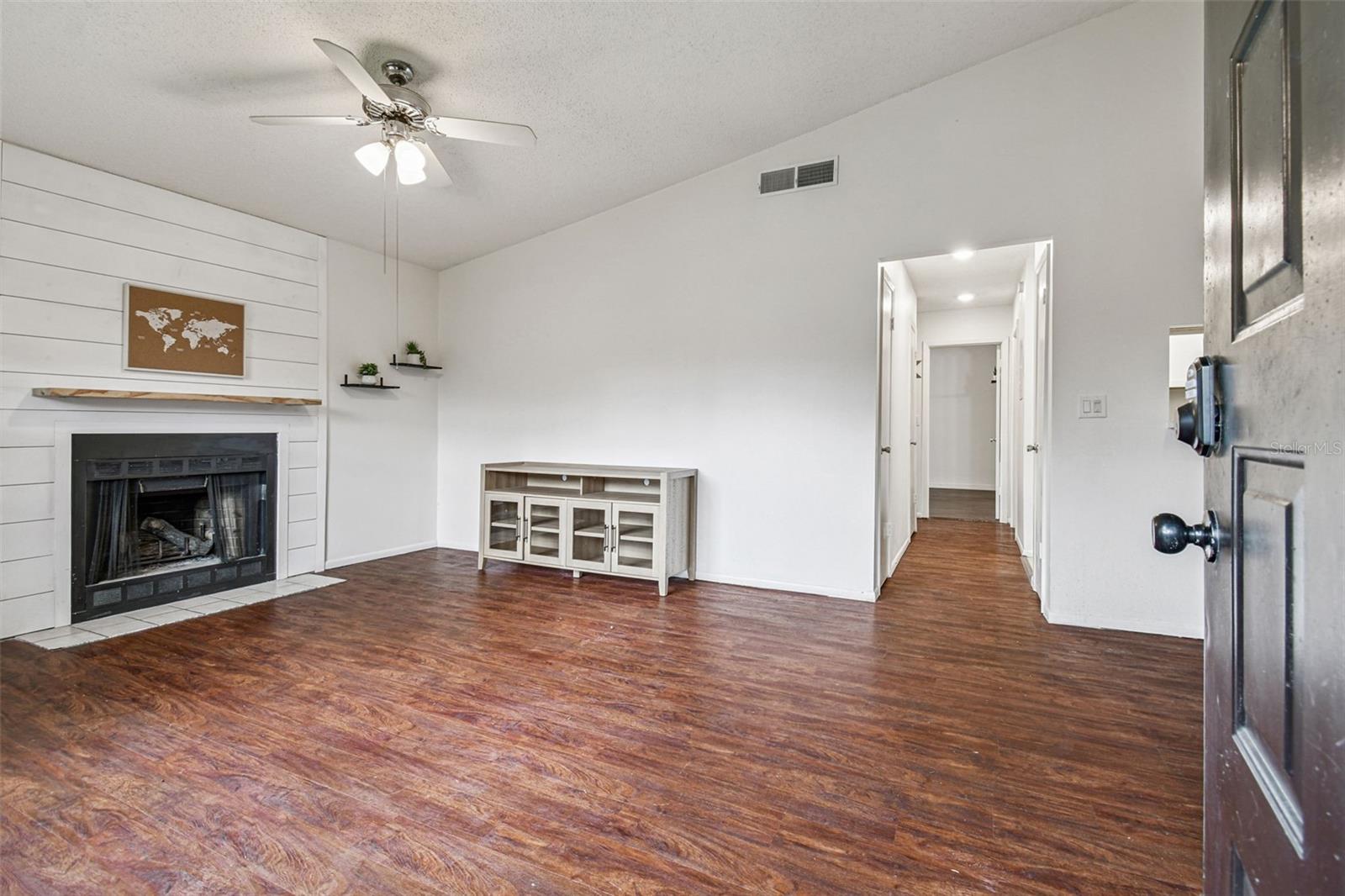 Image 8 of 60 For 4013 Dream Oak Place 202