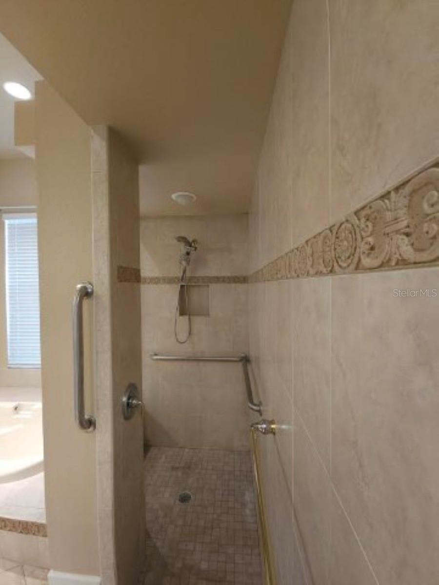 Image 24 of 67 For 3037 Lynwood Court