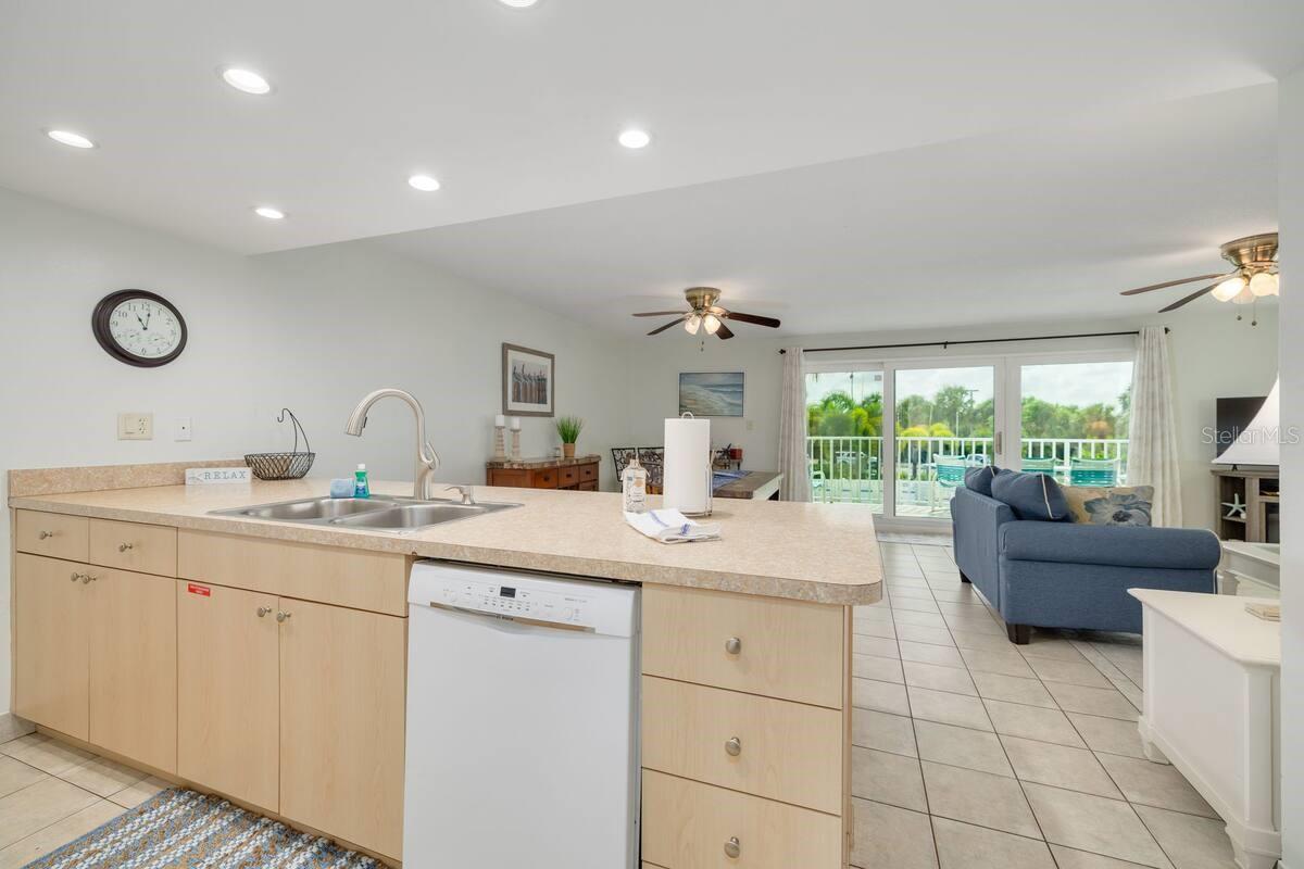 Image 4 of 22 For 19610 Gulf Boulevard 101