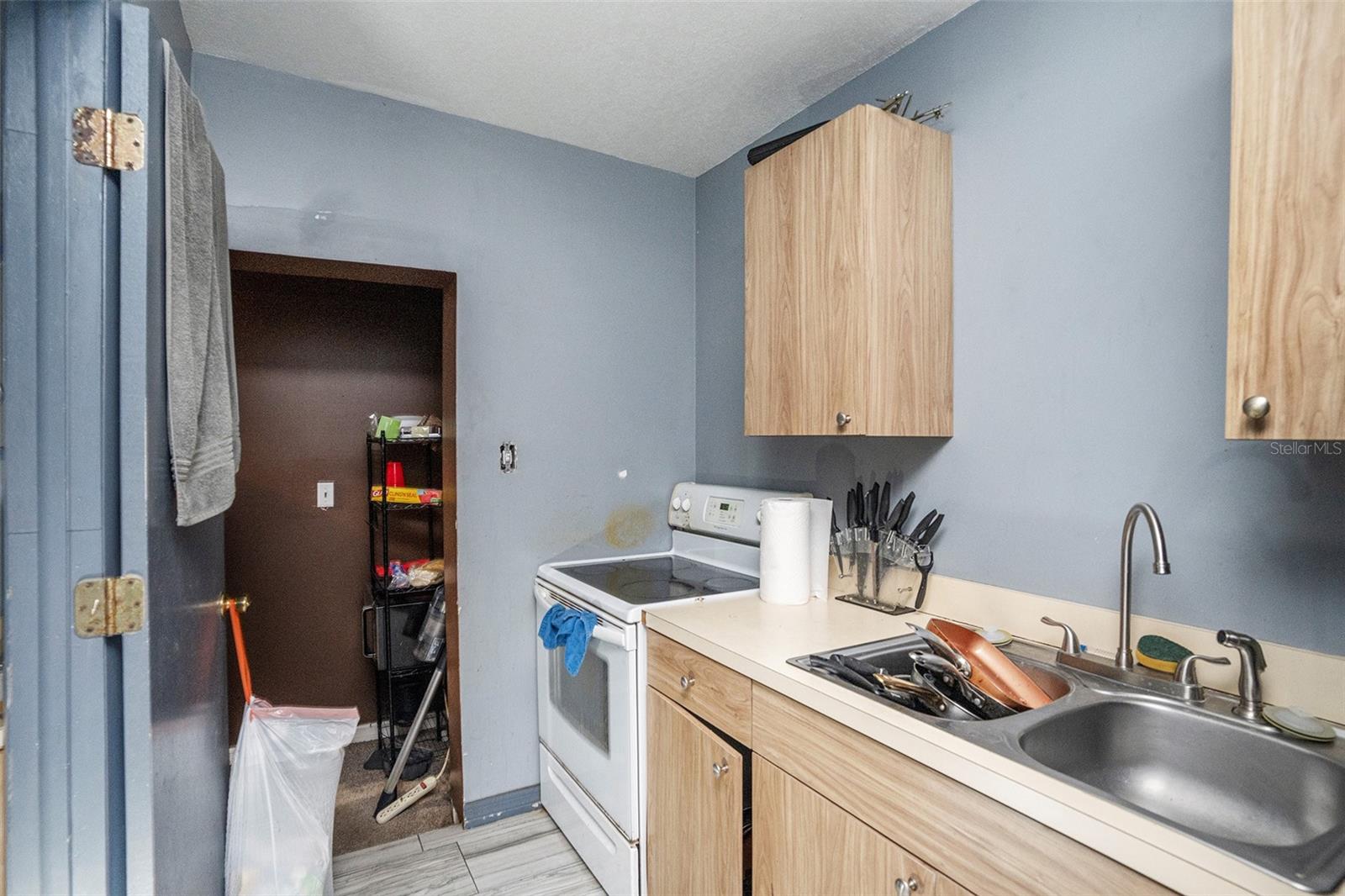 Listing photo id 14 for 911 31st Avenue