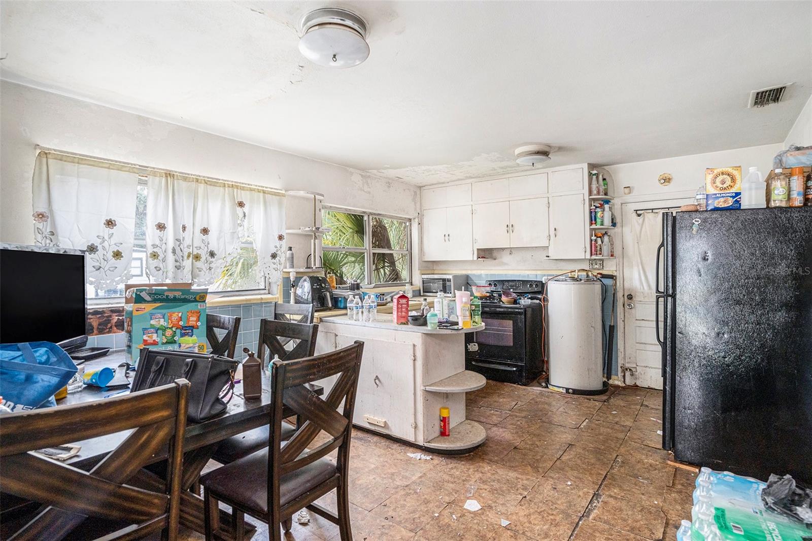 Listing photo id 7 for 911 31st Avenue