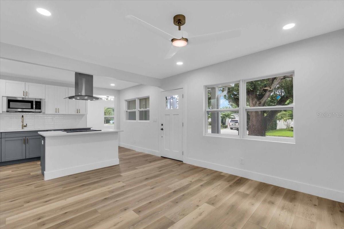 Listing photo id 8 for 3409 Villa Rosa Street