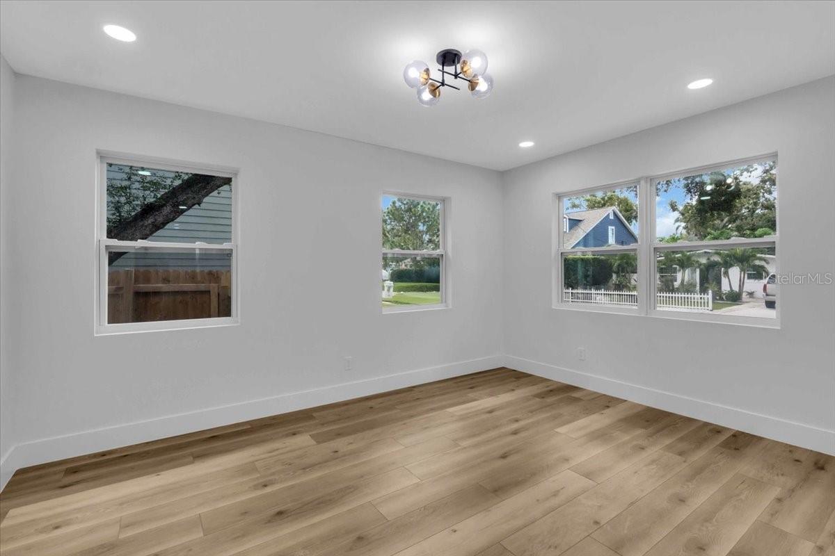 Listing photo id 10 for 3409 Villa Rosa Street