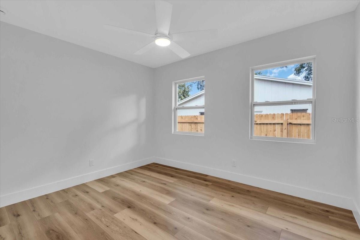 Listing photo id 12 for 3409 Villa Rosa Street