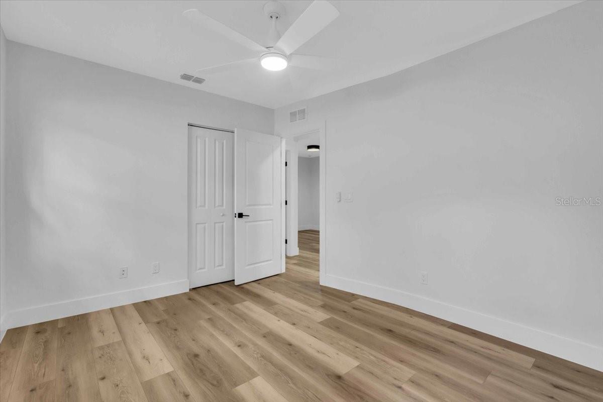 Listing photo id 13 for 3409 Villa Rosa Street